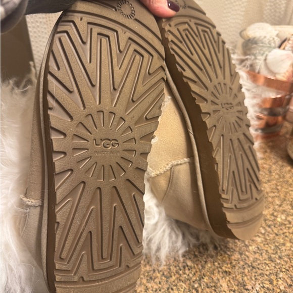 Ugg Lida Curly Sheepskin Mongolia fluffy Suede Boots Size 8 like new - Picture 6 of 6